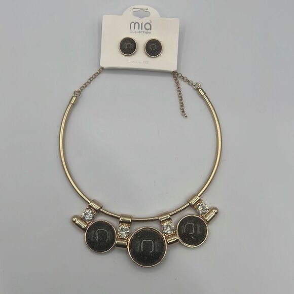 Gold Collar Necklace with matching earrings set - Picture 1 of 7